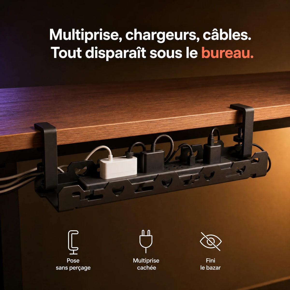 Range-câbles ProSetup fixé sous le bureau, multiprise et câbles regroupés hors de vue