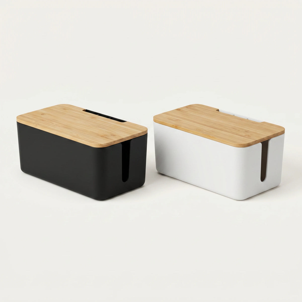 Caisson cache-multiprise ProSetup, boîtier noir et couvercle en bambou, packshot fond clair