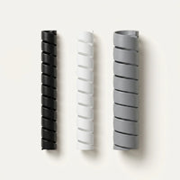 Gaine spiralée cache-câbles ProSetup en plastique flexible noir, enroulée, packshot sur fond clair